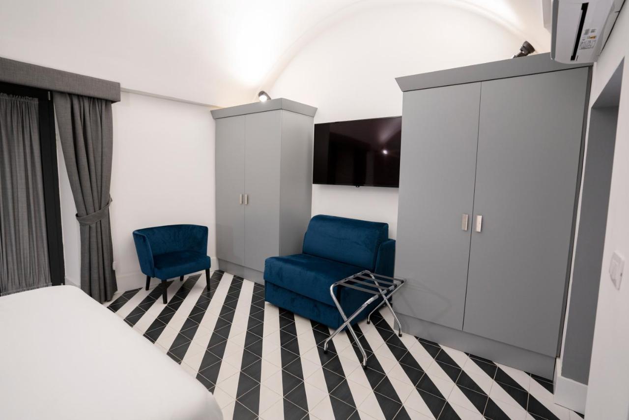 Pulcinella Suite เนเปิลส์ ภายนอก รูปภาพ