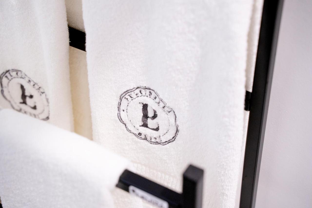 Pulcinella Suite เนเปิลส์ ภายนอก รูปภาพ
